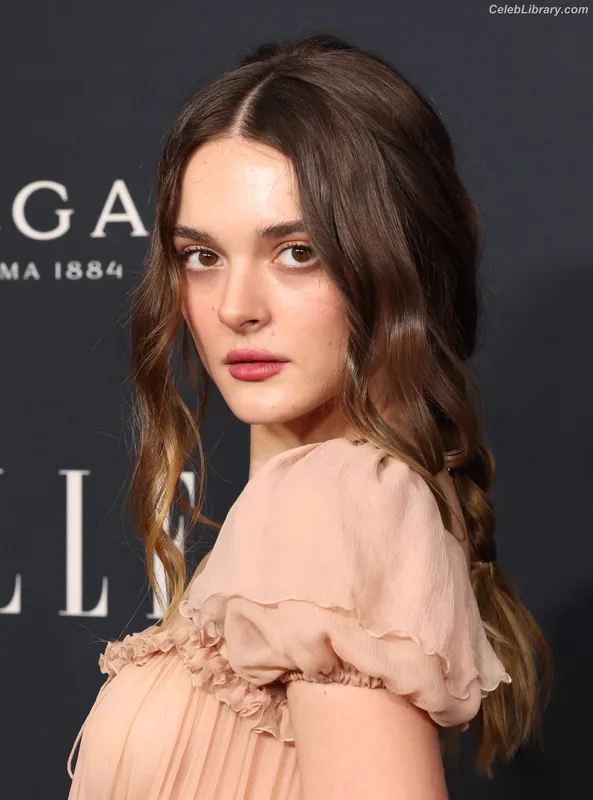 Charlotte Lawrence photo 12 of 714