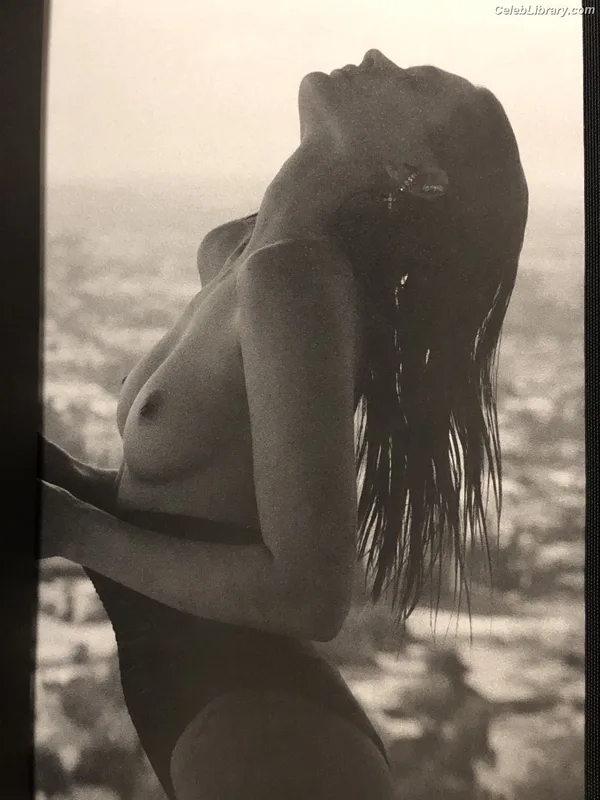 Charlotte Lawrence photo 16 of 714