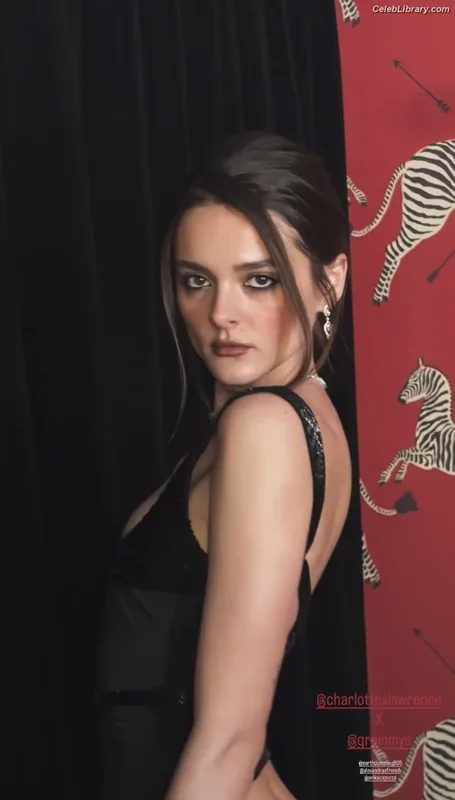 Charlotte Lawrence photo 17 of 714