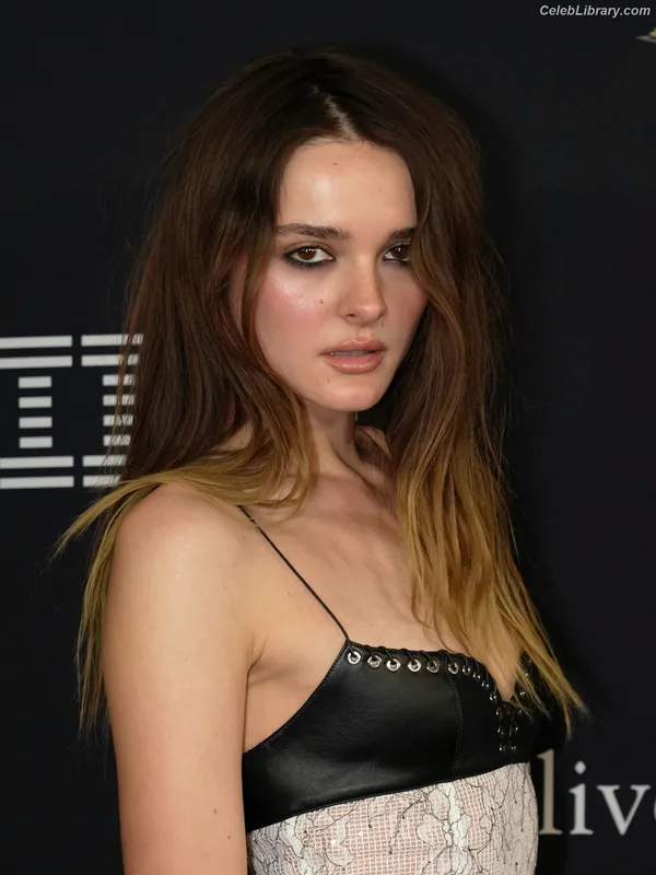 Charlotte Lawrence photo 19 of 714