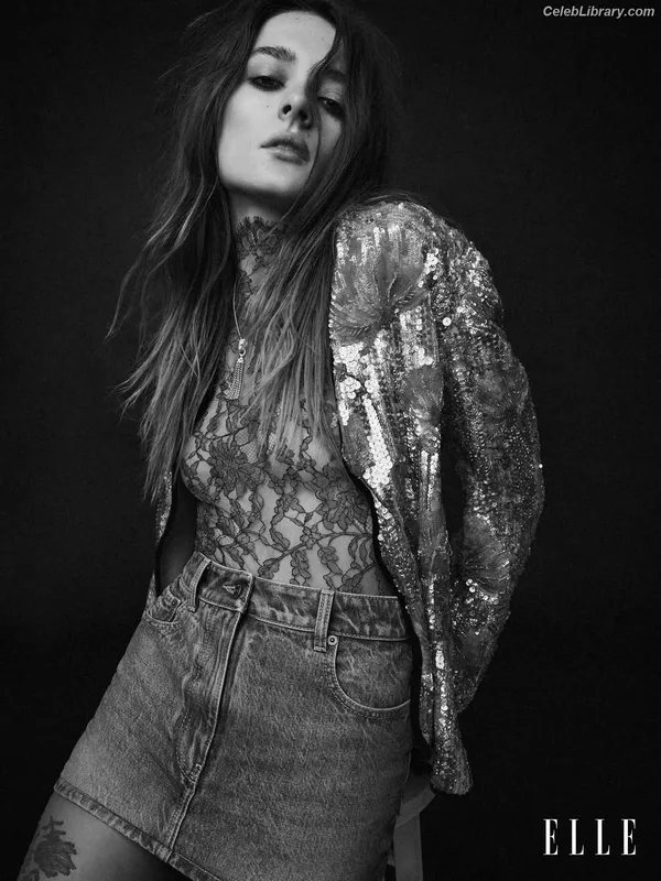 Charlotte Lawrence photo 10 of 714