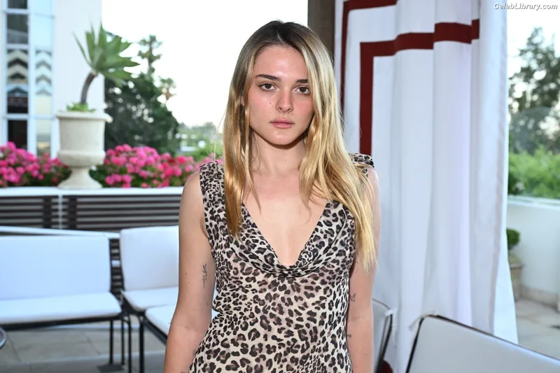 Charlotte Lawrence photo 15 of 714