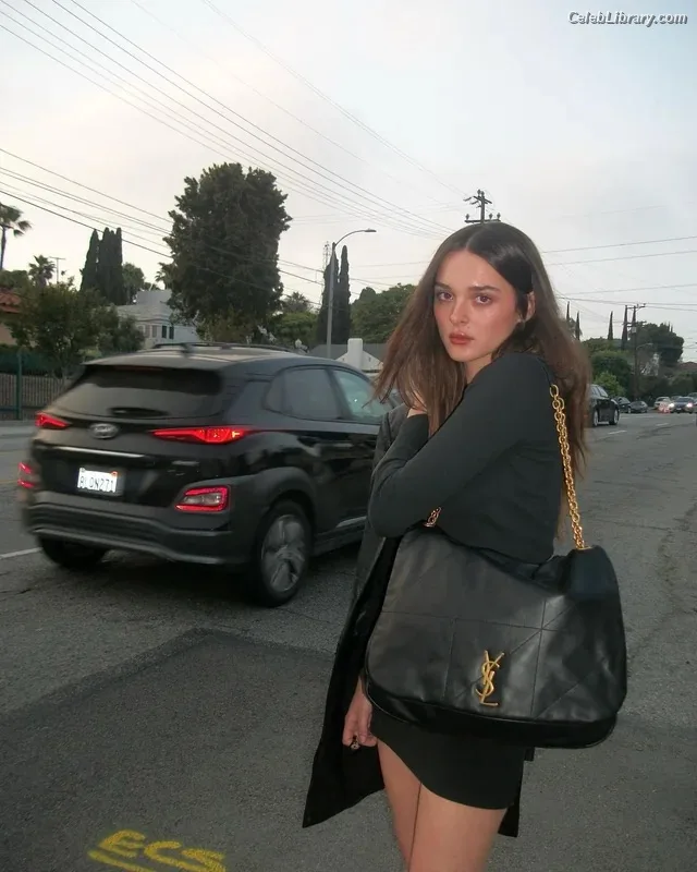 Charlotte Lawrence photo 18 of 714