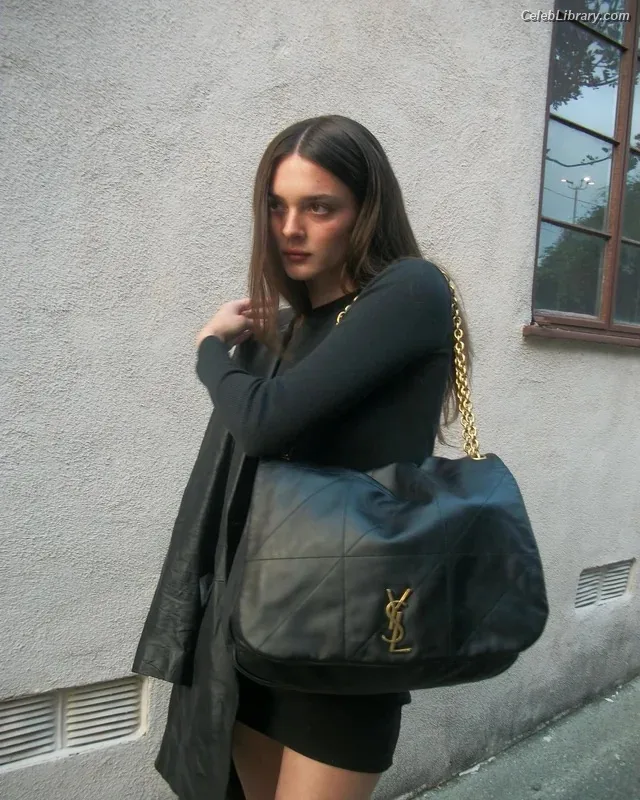 Charlotte Lawrence photo 20 of 714
