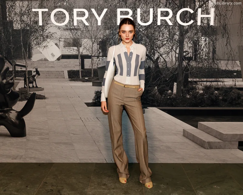 Charlotte Lawrence photo 6 of 714