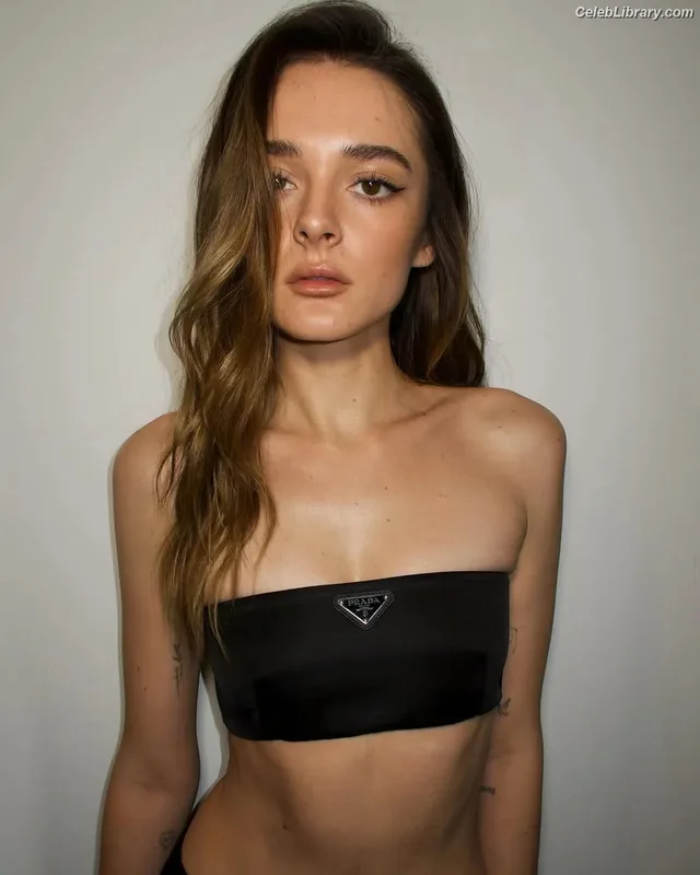 Charlotte Lawrence photo 11 of 714