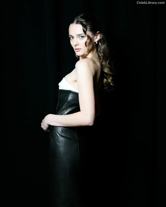 Charlotte Lawrence photo 12 of 714