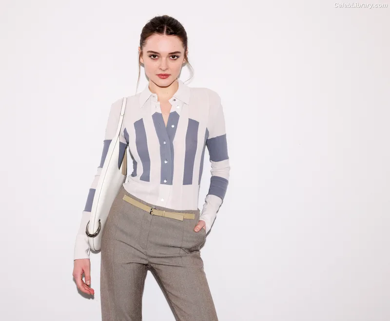 Charlotte Lawrence photo 20 of 714