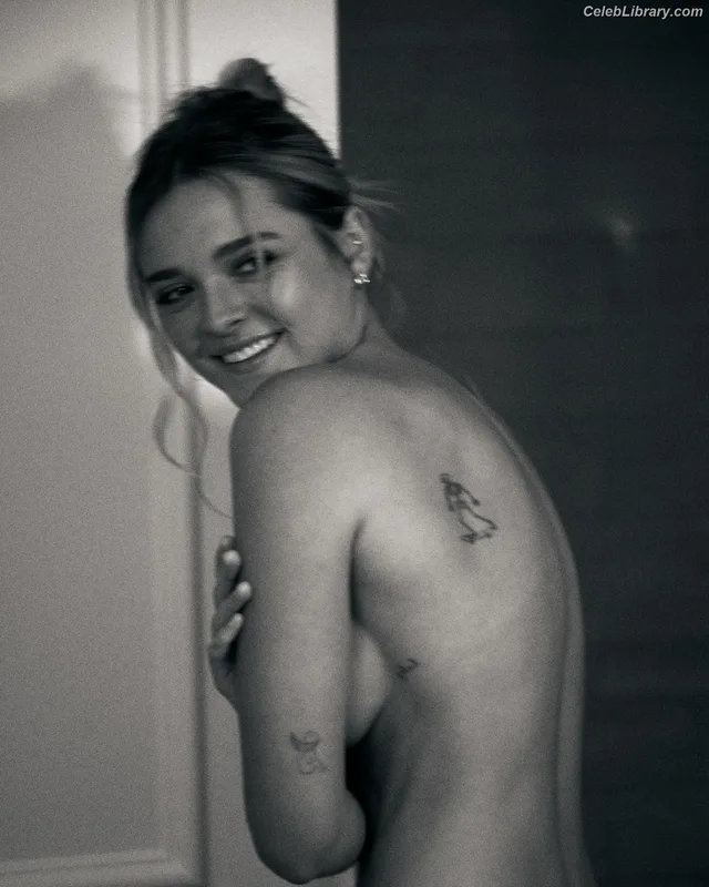 Charlotte Lawrence photo 7 of 714