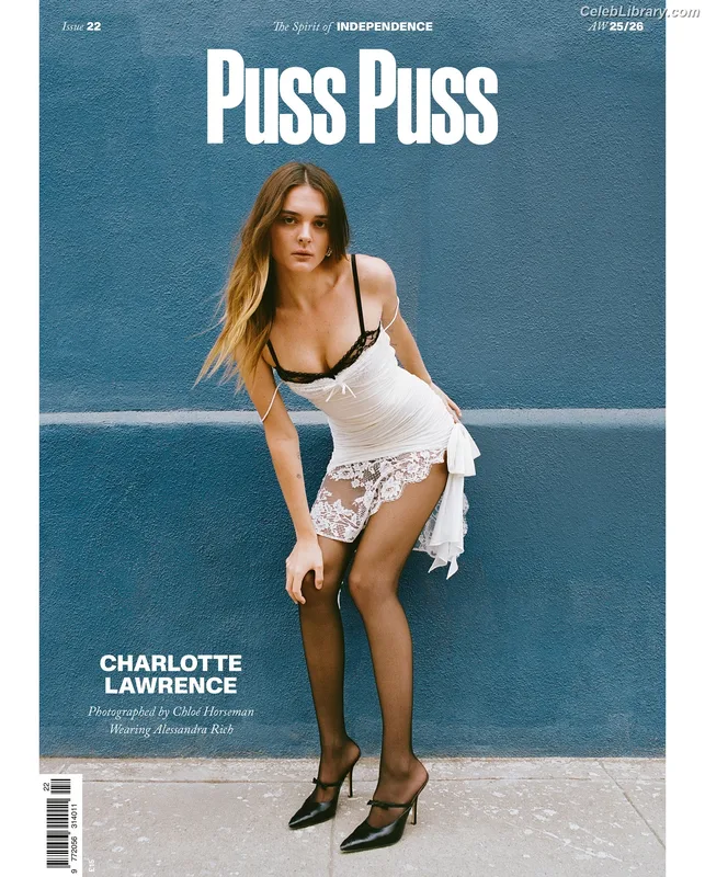 Charlotte Lawrence photo 17 of 714