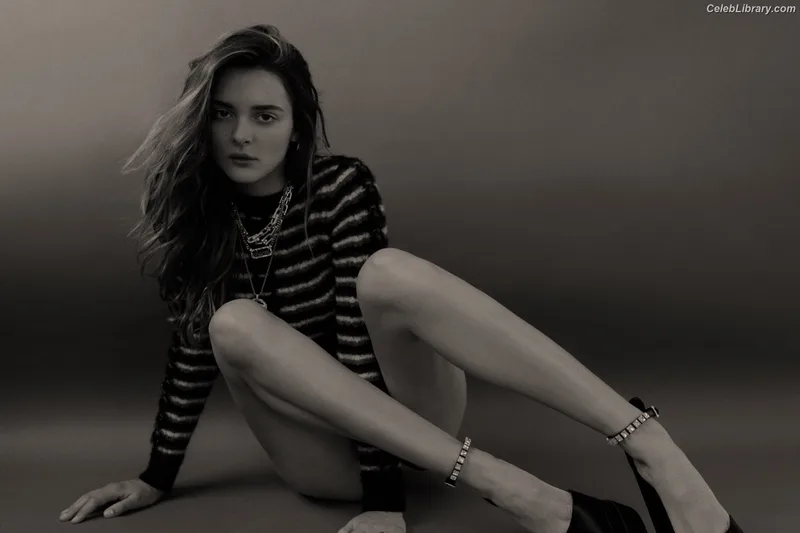 Charlotte Lawrence photo 19 of 714
