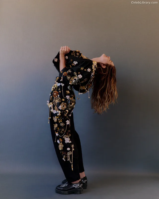 Charlotte Lawrence photo 20 of 714