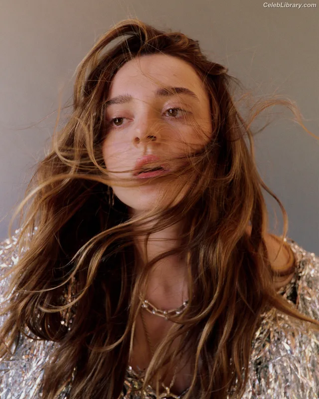 Charlotte Lawrence photo 22 of 714