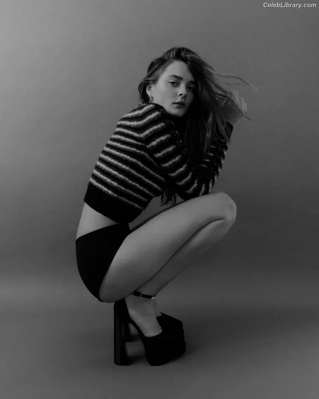 Charlotte Lawrence photo 1 of 714