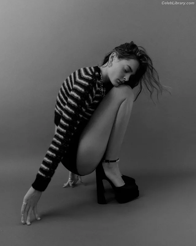Charlotte Lawrence photo 2 of 714