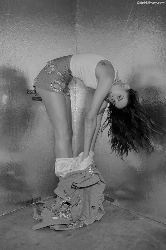 Charlotte Lawrence photo 4 of 714