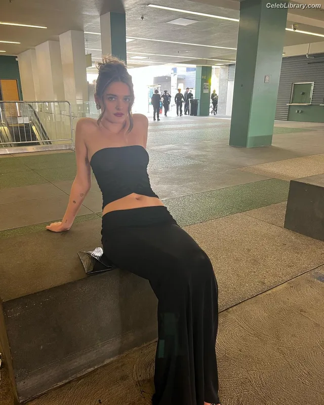 Charlotte Lawrence photo 3 of 714
