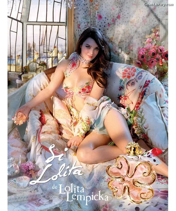 Charlotte Le Bon photo 2 of 49