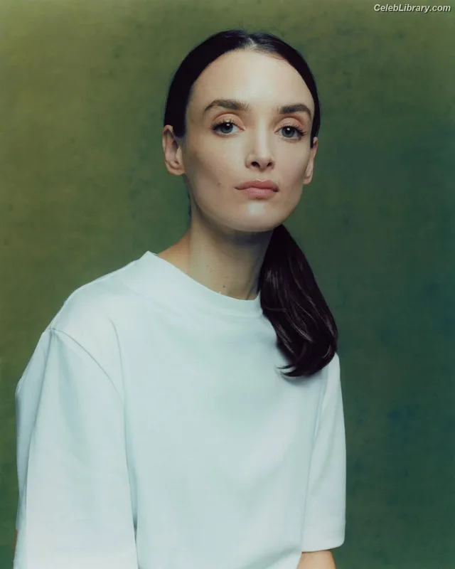 Charlotte Le Bon photo 5 of 49
