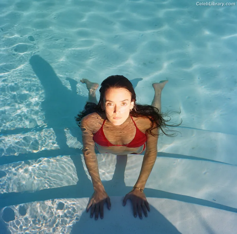 Charlotte Le Bon photo 16 of 49