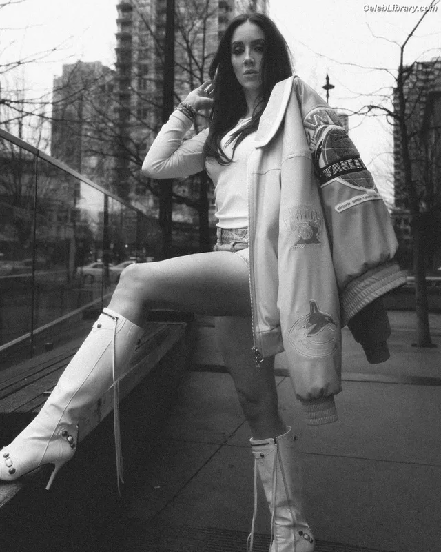 Chelsea Green photo 9 of 1280