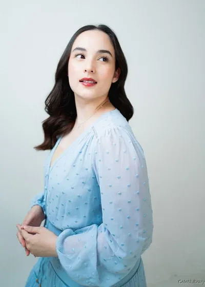Chelsea Islan photo 1 of 17