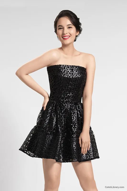 Chelsea Islan photo 6 of 17