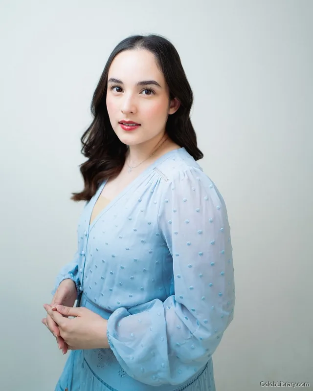Chelsea Islan photo 11 of 17