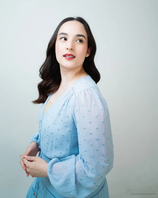 Chelsea Islan photo 12 of 17