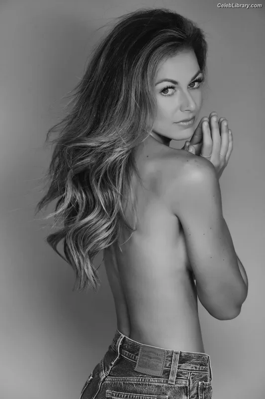 Chelsea Meissner photo 3 of 53