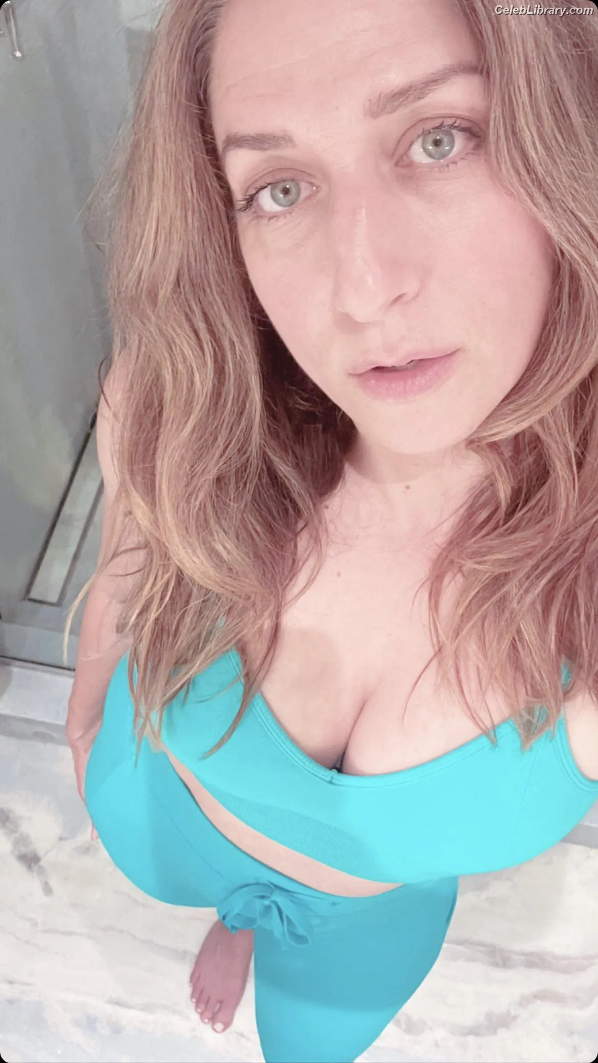 Chelsea Peretti photo 2 of 8