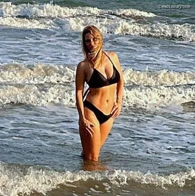 Cheryl Hines photo 3 of 21