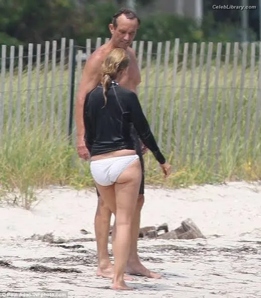 Cheryl Hines photo 6 of 21