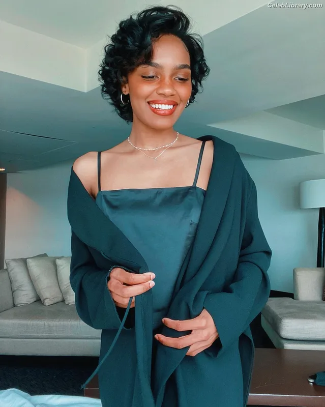 China Anne McClain photo 18 of 115