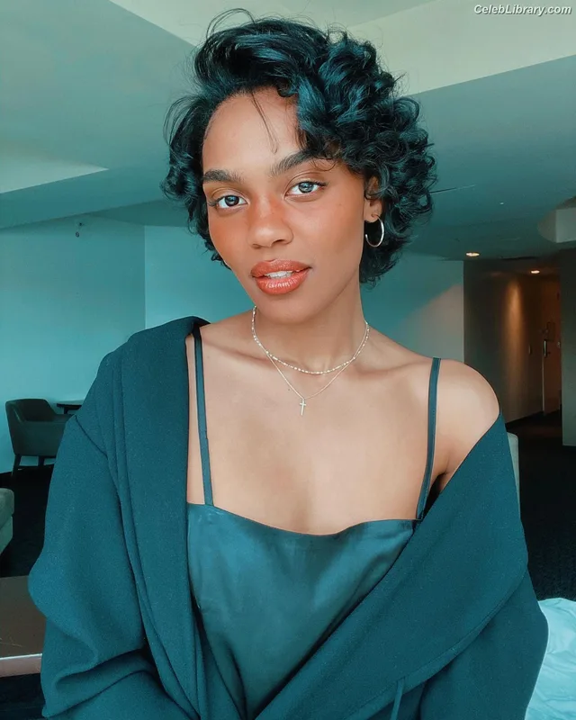 China Anne McClain photo 21 of 115
