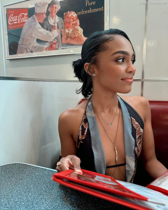 China Anne McClain photo 23 of 115
