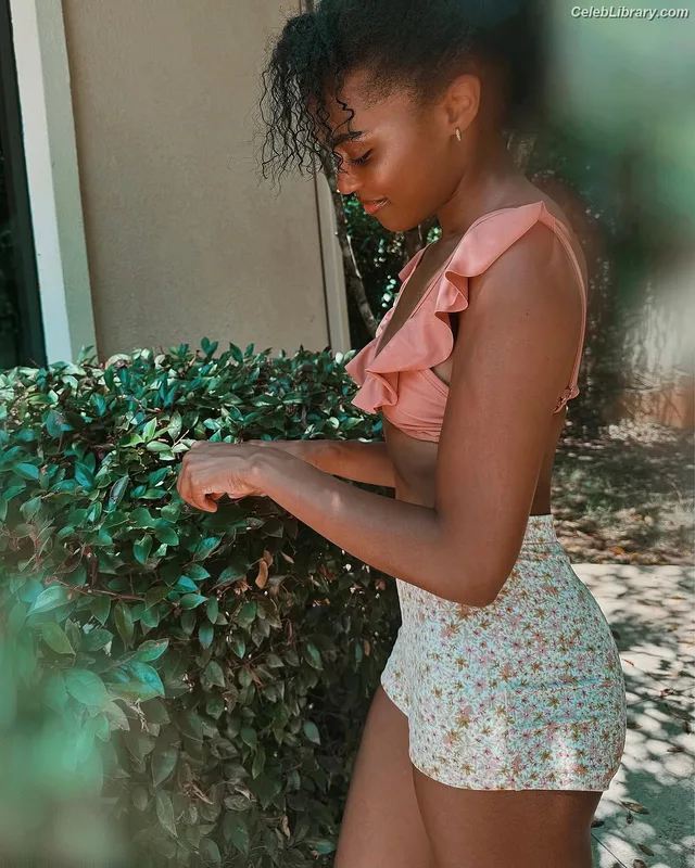 China Anne McClain photo 4 of 115