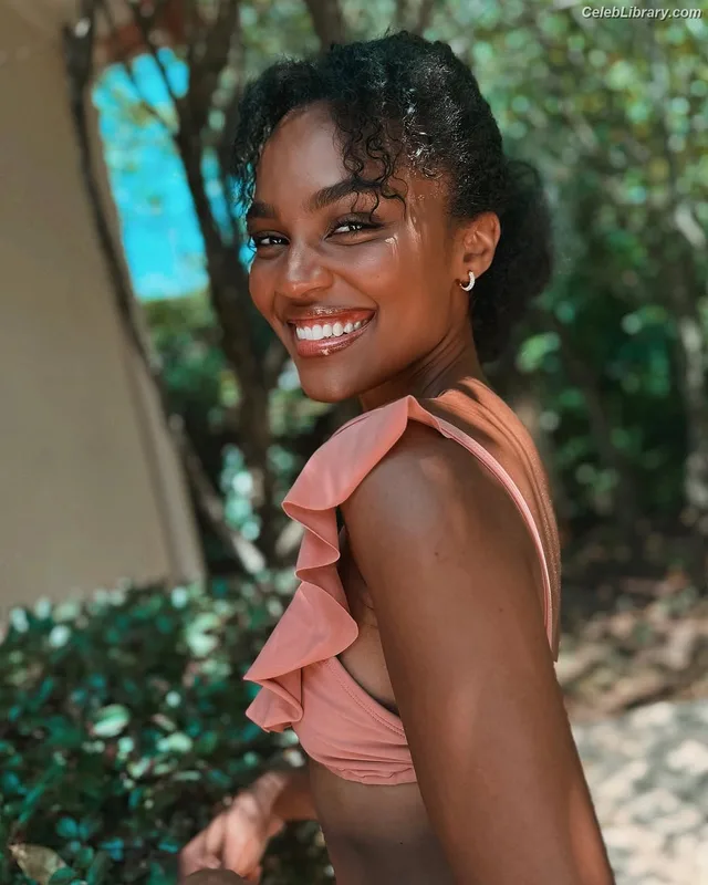 China Anne McClain photo 5 of 115
