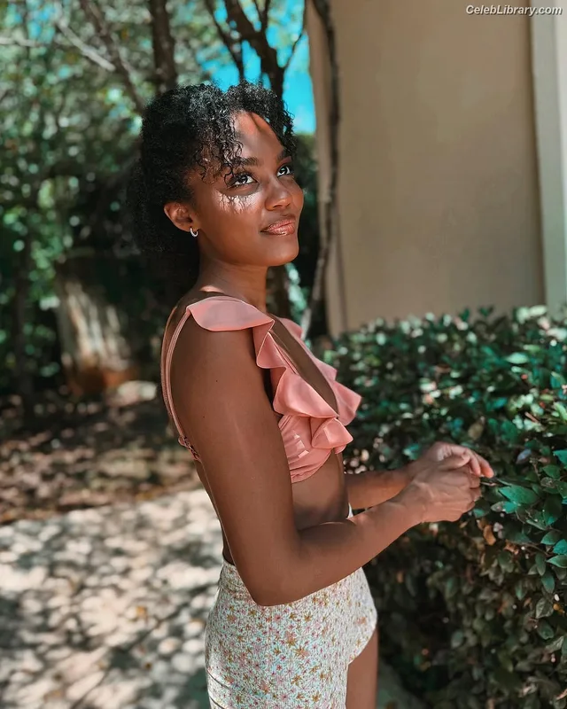 China Anne McClain photo 6 of 115