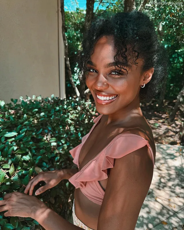 China Anne McClain photo 7 of 115
