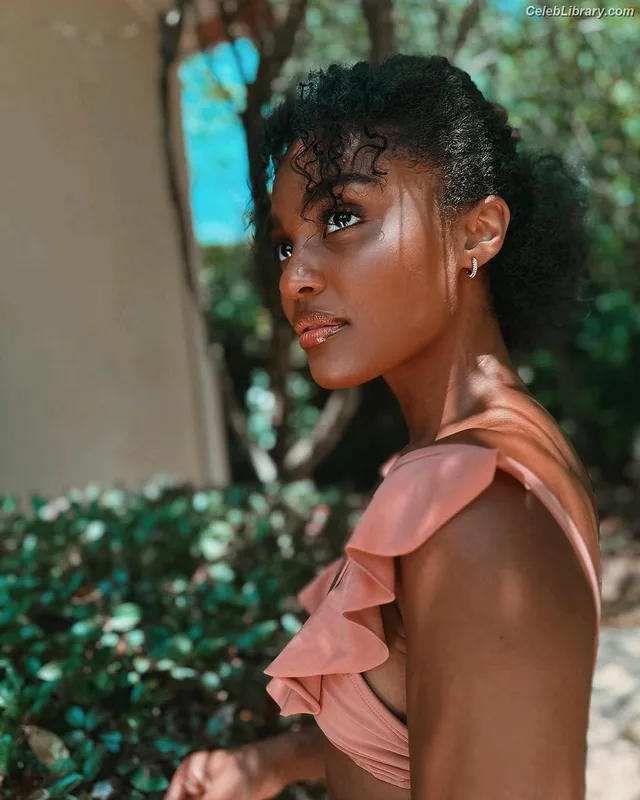China Anne McClain photo 8 of 115