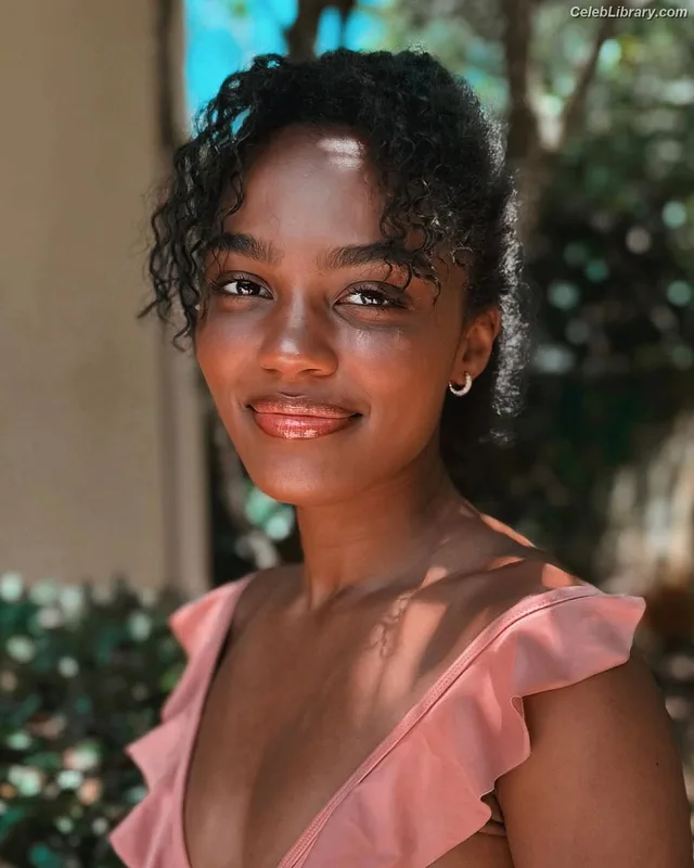 China Anne McClain photo 9 of 115