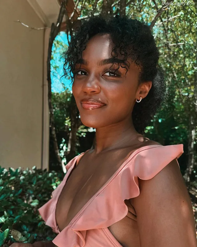 China Anne McClain photo 10 of 115