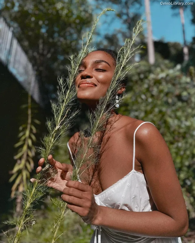 China Anne McClain photo 13 of 115
