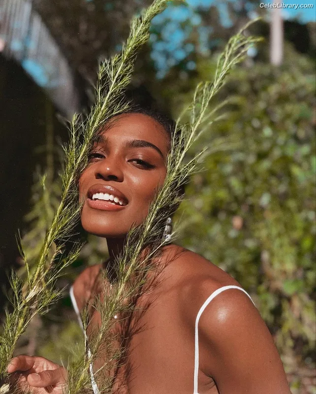 China Anne McClain photo 14 of 115