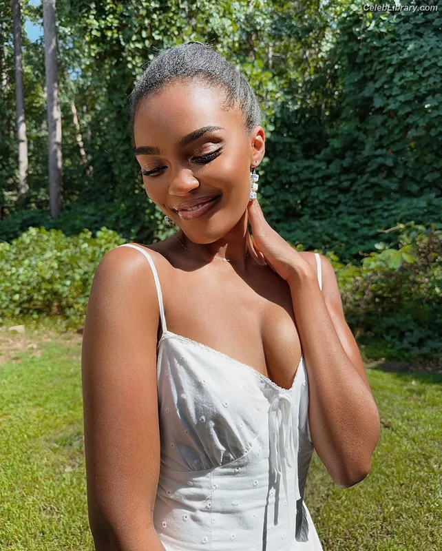 China Anne McClain photo 17 of 115