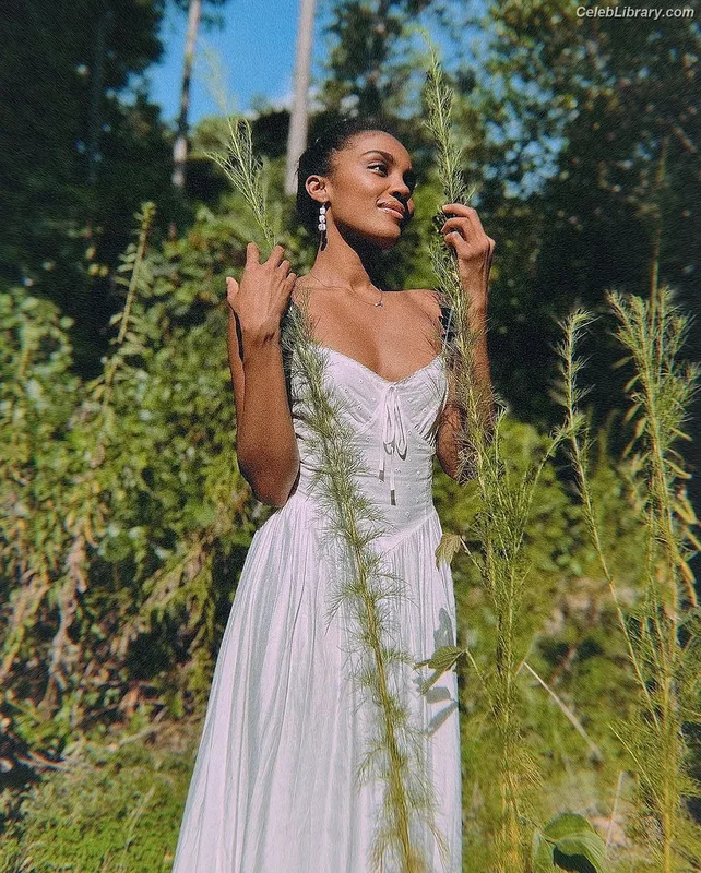 China Anne McClain photo 18 of 115