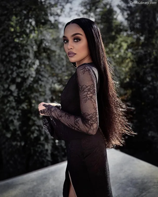 China Anne McClain photo 1 of 115