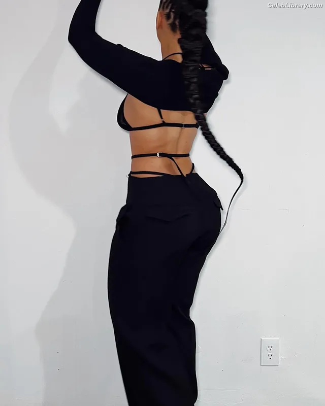 Chloe Bailey photo 9 of 1571
