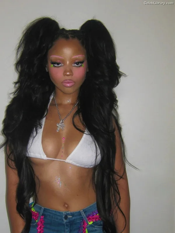 Chloe Bailey photo 15 of 1571